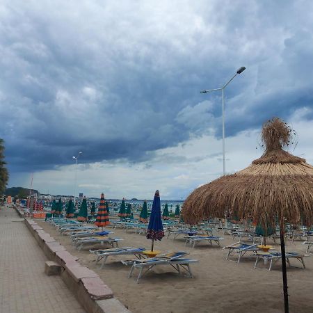 Bral Apartment 7 - Two-Bedroom With Seaview Durres Bagian luar foto