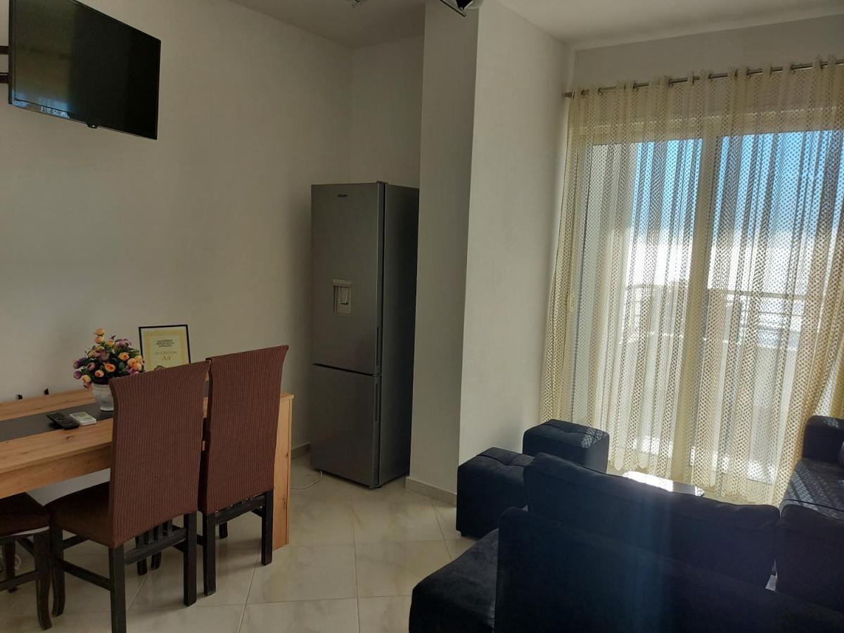 Bral Apartment 7 - Two-Bedroom With Seaview Durres Bagian luar foto