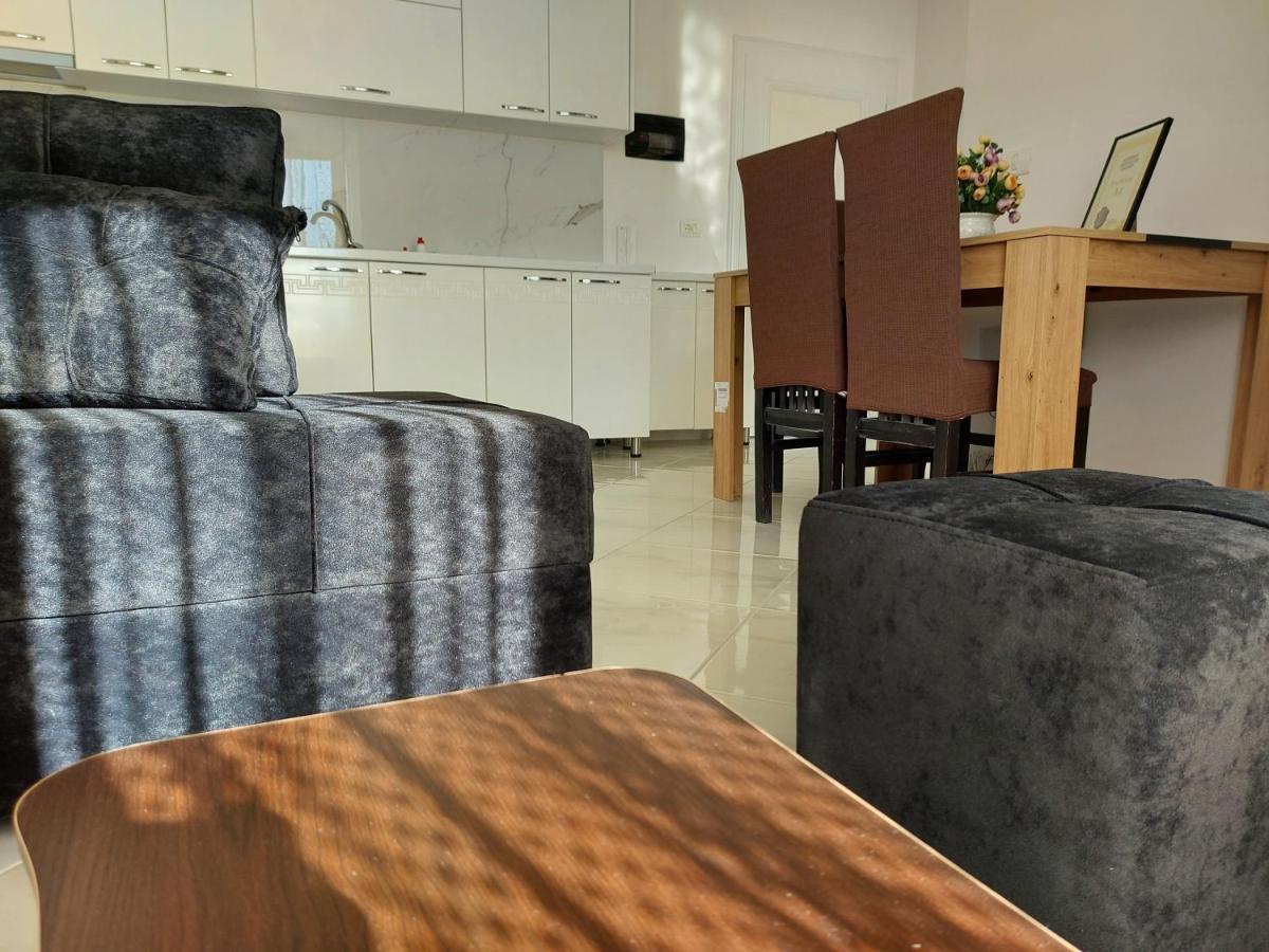 Bral Apartment 7 - Two-Bedroom With Seaview Durres Bagian luar foto