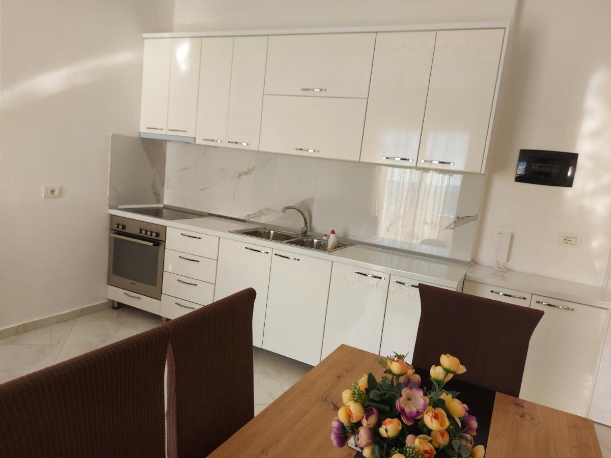 Bral Apartment 7 - Two-Bedroom With Seaview Durres Bagian luar foto