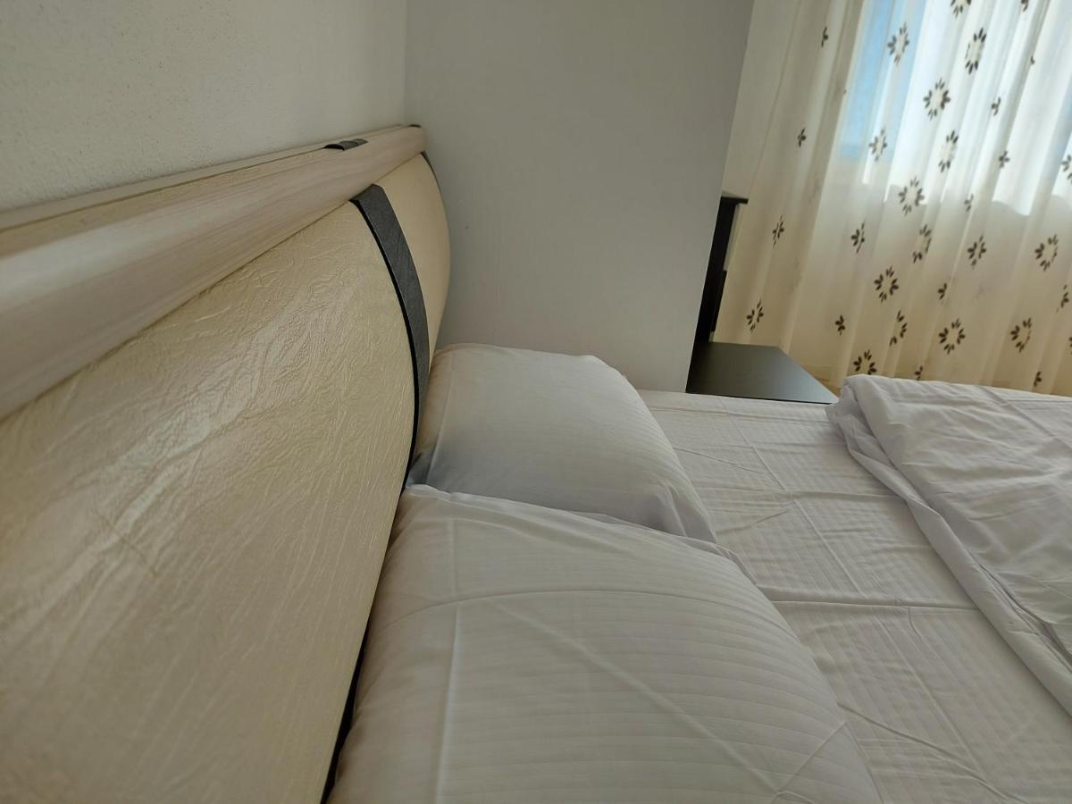 Bral Apartment 7 - Two-Bedroom With Seaview Durres Bagian luar foto