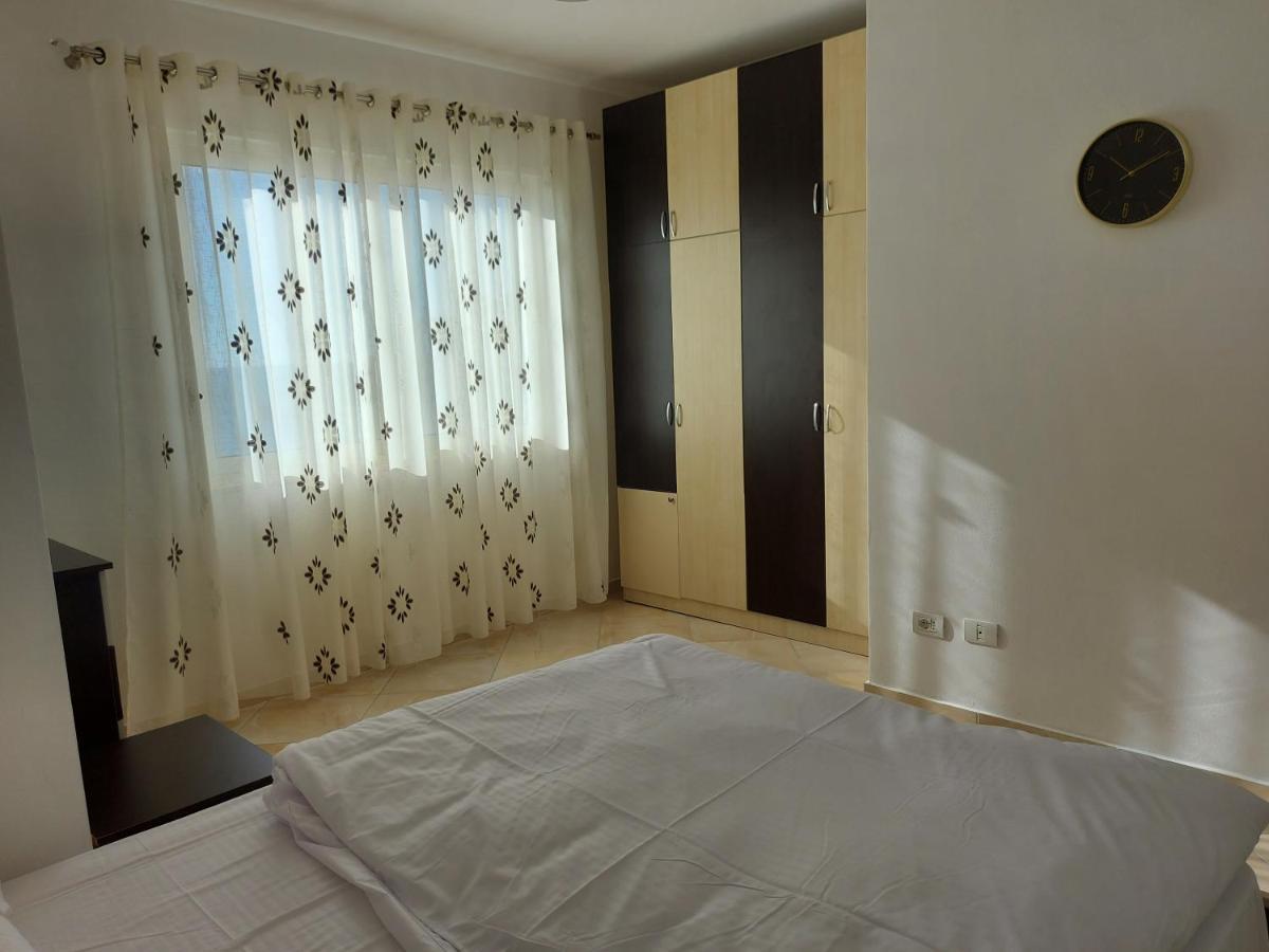 Bral Apartment 7 - Two-Bedroom With Seaview Durres Bagian luar foto
