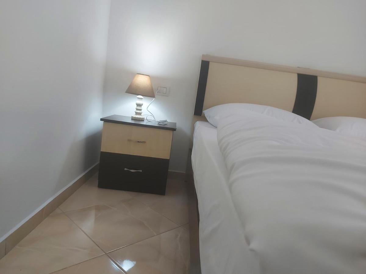 Bral Apartment 7 - Two-Bedroom With Seaview Durres Bagian luar foto