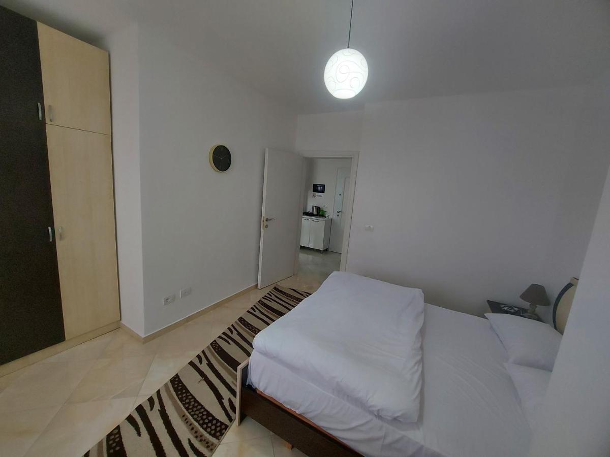 Bral Apartment 7 - Two-Bedroom With Seaview Durres Bagian luar foto