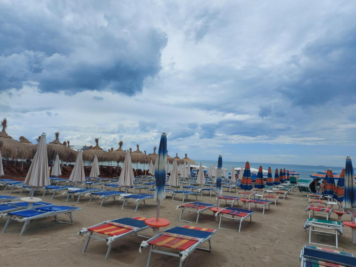 Bral Apartment 7 - Two-Bedroom With Seaview Durres Bagian luar foto